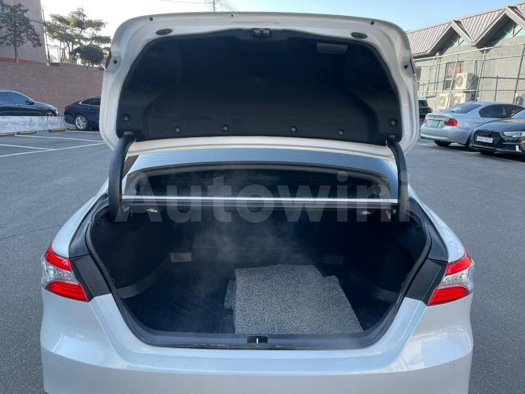 2019 TOYOTA  CAMRY XLE FULL OPTION - 19
