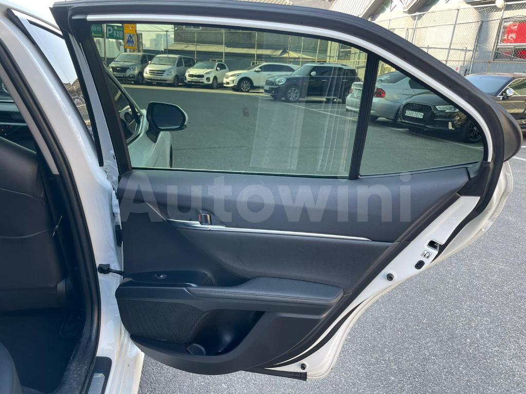 2019 TOYOTA  CAMRY XLE FULL OPTION - 25