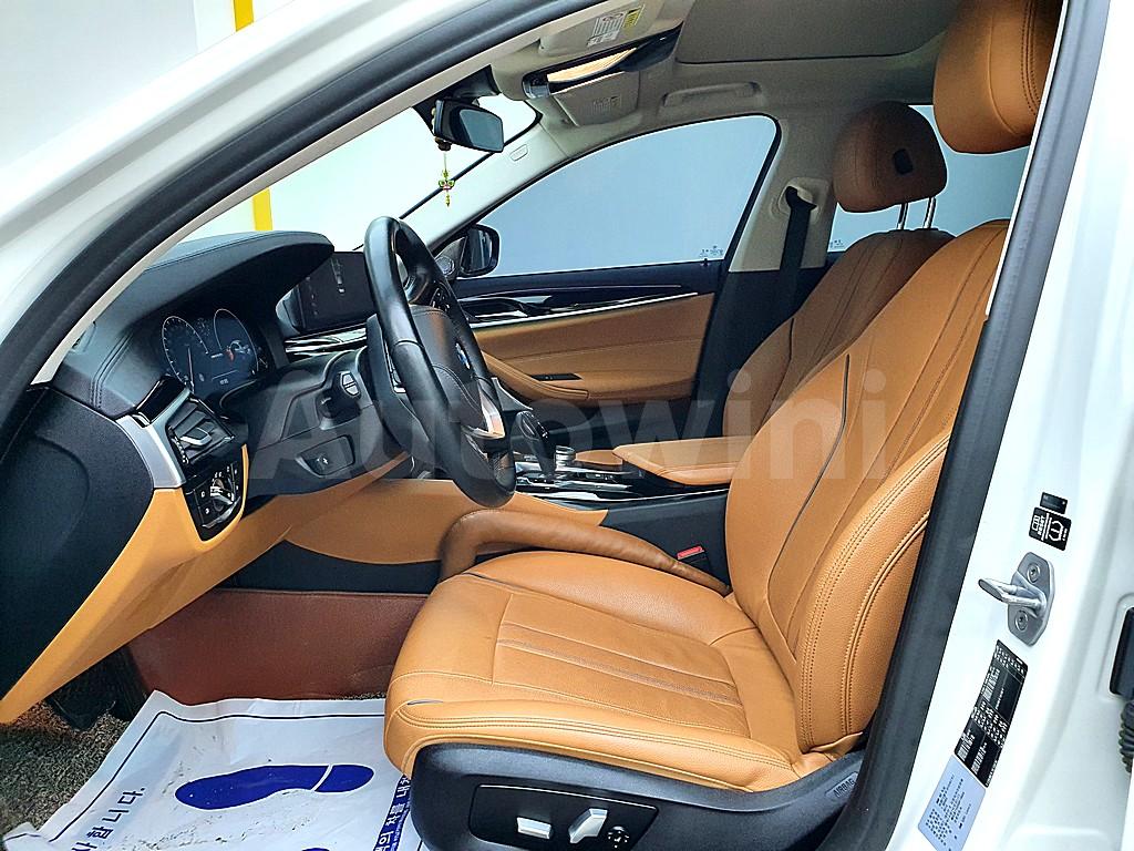 2019 BMW  5 SERIES G30  520I LUXURY - 8
