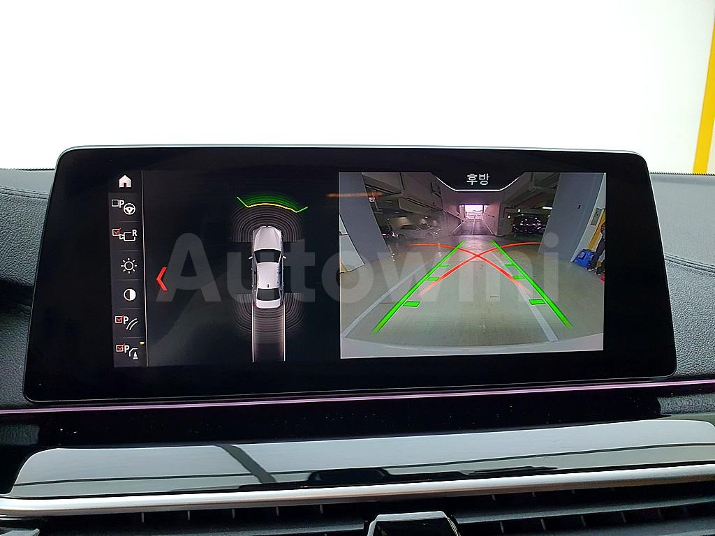 2019 BMW  5 SERIES G30  520I LUXURY - 12