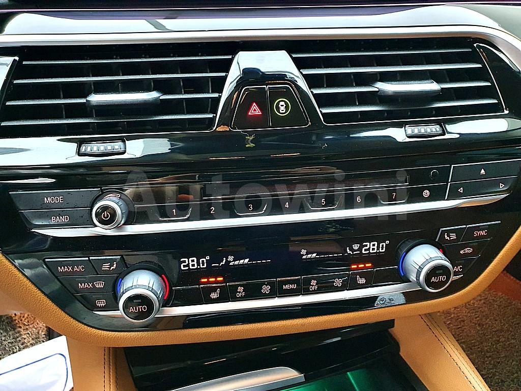 2019 BMW  5 SERIES G30  520I LUXURY - 13