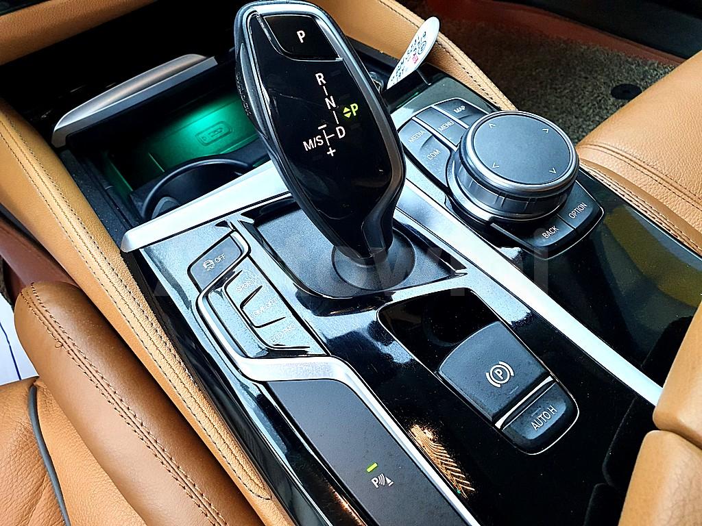 2019 BMW  5 SERIES G30  520I LUXURY - 14