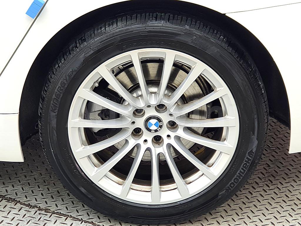 2019 BMW  5 SERIES G30  520I LUXURY - 17