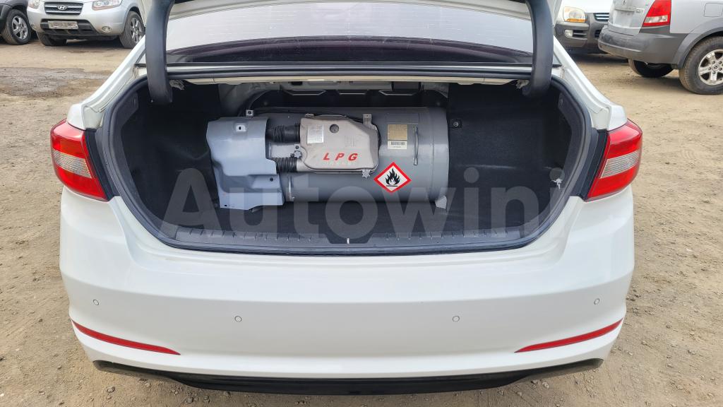 2018 HYUNDAI LF SONATA LPI 2WD A/T - 27