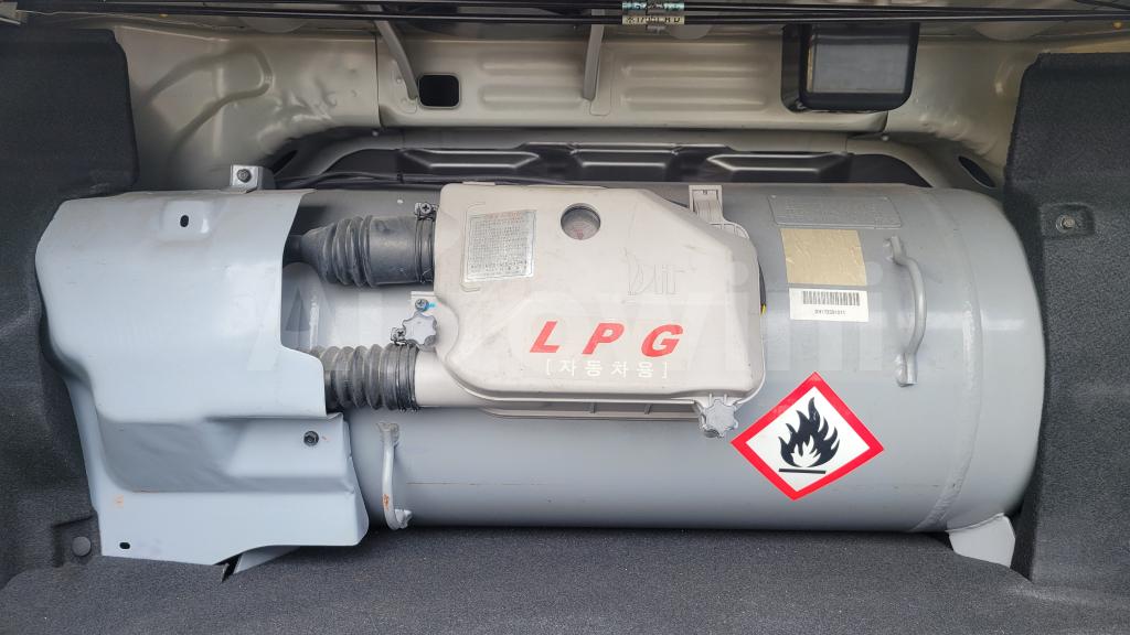 2018 HYUNDAI LF SONATA LPI 2WD A/T - 28