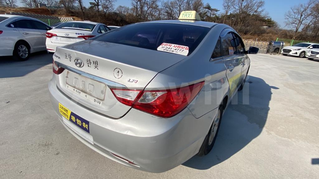 KMHEC41LBGA679267 2016 HYUNDAI YF SONATA THE BRILLIANT 16 OF 15 TAXI REAL MILEAGE-4