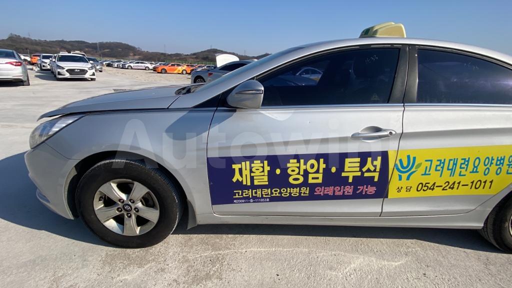 2016 HYUNDAI YF SONATA THE BRILLIANT 16 OF 15 TAXI REAL MILEAGE - 9