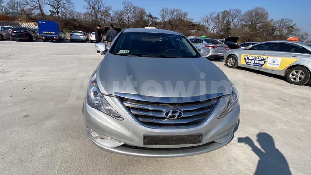 KMHEC41LBGA679923 2016 HYUNDAI YF SONATA THE BRILLIANT 16 OF 15 TAXI REAL MILEAGE-0