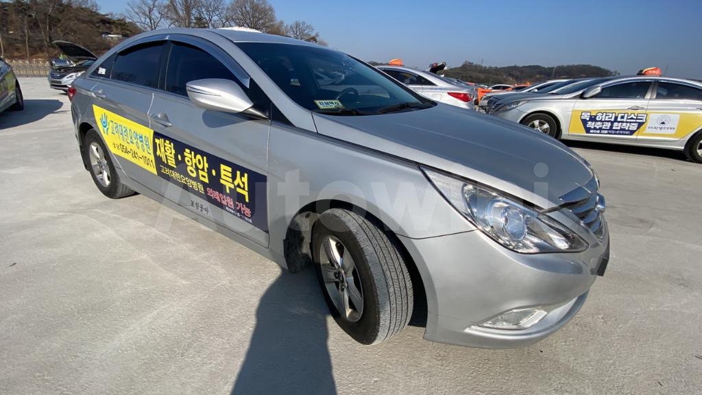 KMHEC41LBGA679923 2016 HYUNDAI YF SONATA THE BRILLIANT 16 OF 15 TAXI REAL MILEAGE-1