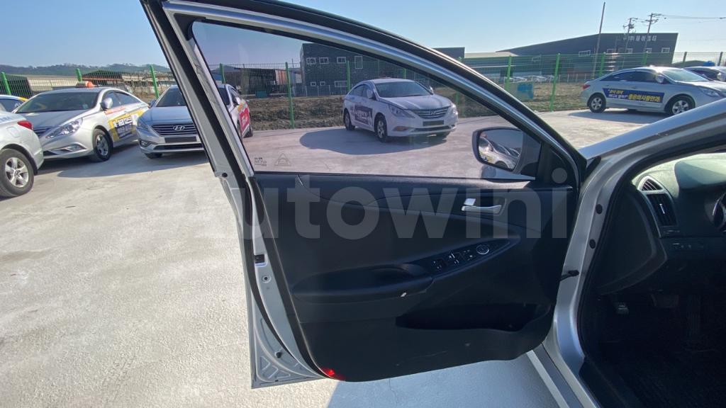 2016 HYUNDAI YF SONATA THE BRILLIANT 16 OF 15 TAXI REAL MILEAGE - 19