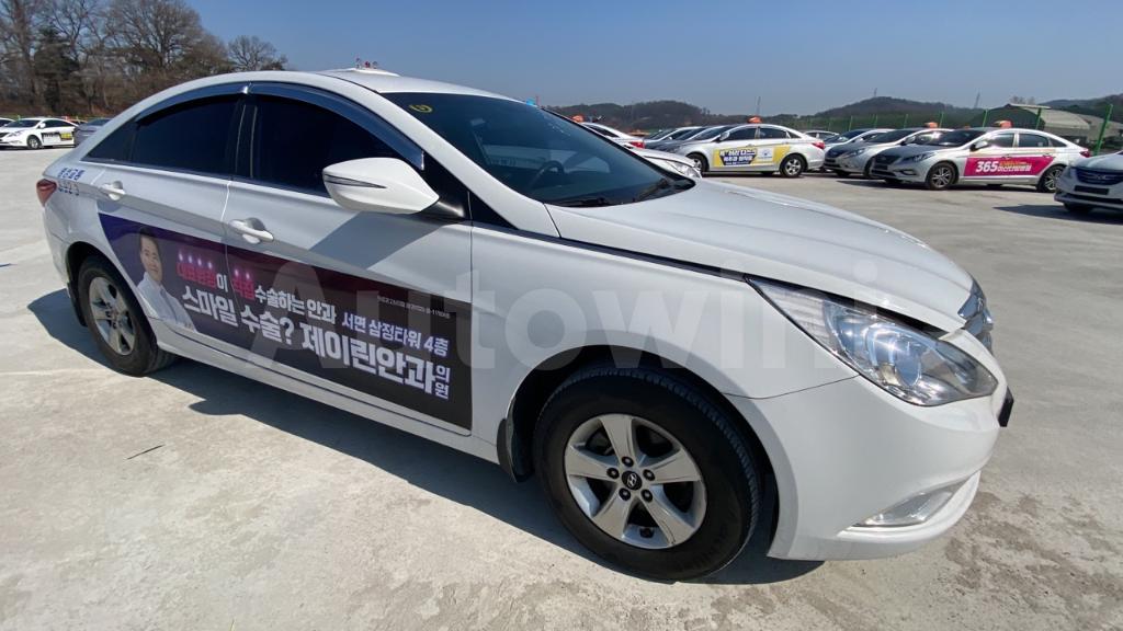 KMHEC41LBGA682883 2016 HYUNDAI YF SONATA THE BRILLIANT 16 OF 15 TAXI REAL MILEAGE-1