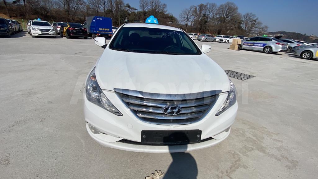 KMHEC41LBGA684925 2016 HYUNDAI YF SONATA THE BRILLIANT 16 OF 16 TAXI REAL MILEAGE-0