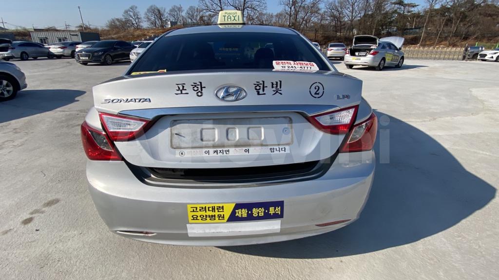 KMHEC41LBGA685140 2016 HYUNDAI YF SONATA THE BRILLIANT 16 OF 16 TAXI REAL MILEAGE-5