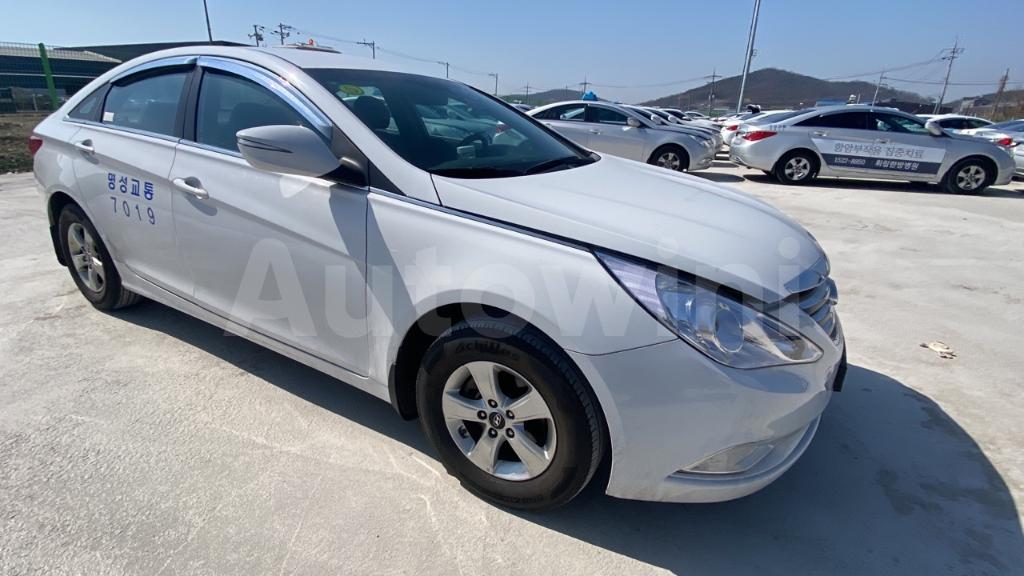 KMHEC41LBGA685354 2016 HYUNDAI YF SONATA THE BRILLIANT 16 OF 16 TAXI REAL MILEAGE-1