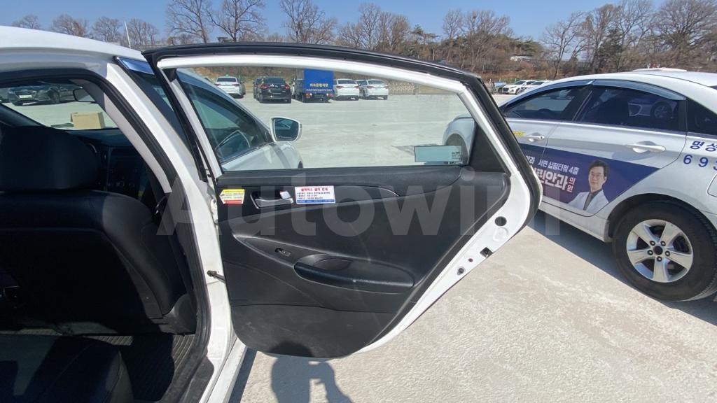 2016 HYUNDAI YF SONATA THE BRILLIANT 16 OF 16 TAXI REAL MILEAGE - 37