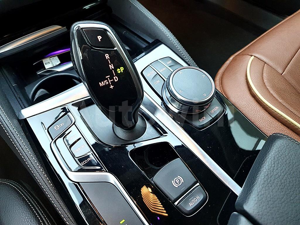 2018 BMW  5 SERIES G30  520I LUXURY - 14