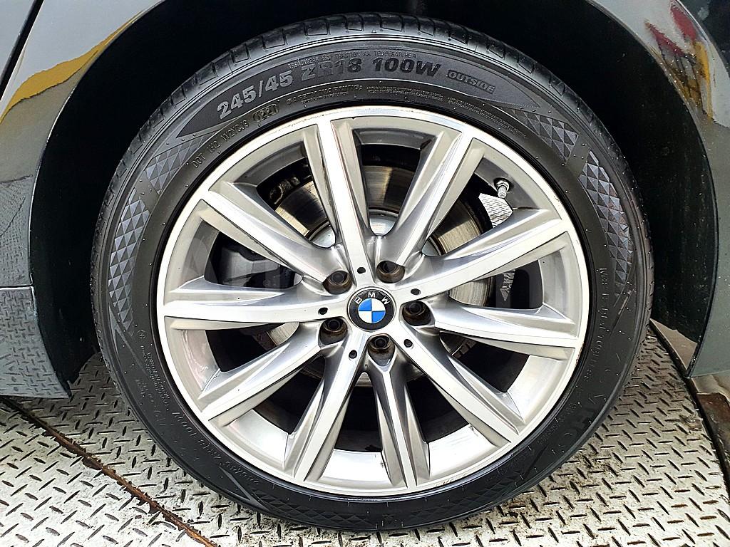 2018 BMW  5 SERIES G30  520I LUXURY - 17
