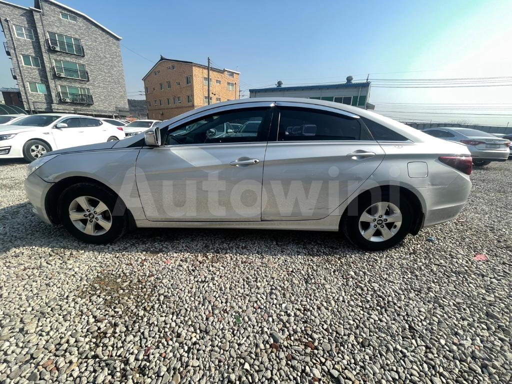 KMHEC41LBGA684681 2016 HYUNDAI YF SONATA THE BRILLIANT LPG TAXI-2
