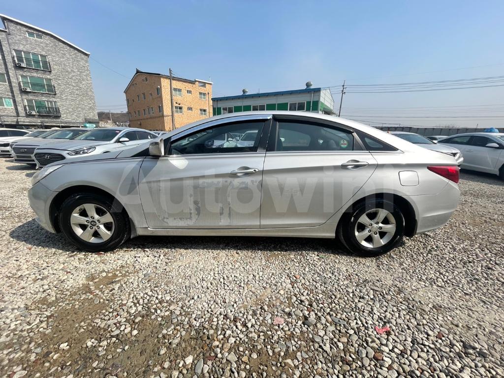 KMHEC41LBGA686556 2016 HYUNDAI YF SONATA THE BRILLIANT LPG TAXI-2