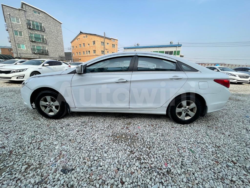 KMHEC41LBGA679532 2016 HYUNDAI YF SONATA THE BRILLIANT LPG TAXI-2
