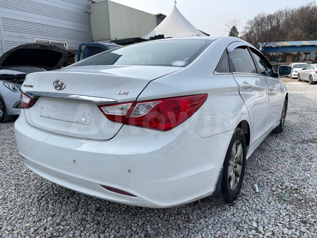 KMHEC41LBGA679532 2016 HYUNDAI YF SONATA THE BRILLIANT LPG TAXI-5