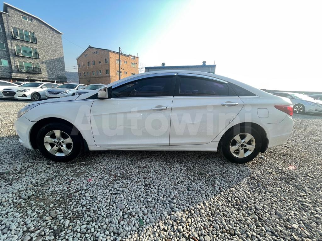 KMHEC41LBGA683749 2016 HYUNDAI YF SONATA THE BRILLIANT LPG TAXI-2