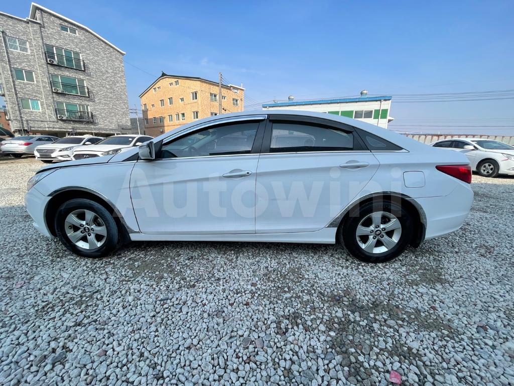 KMHEC41LBGA681864 2016 HYUNDAI YF SONATA THE BRILLIANT LPG TAXI-2