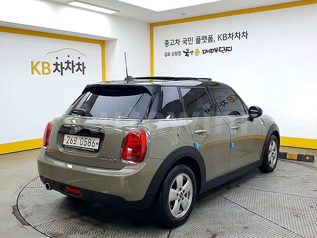 WMWXV310XKTF00748 2019 MINI COOPER D 1.5 5 DOOR 3RD GEN-2