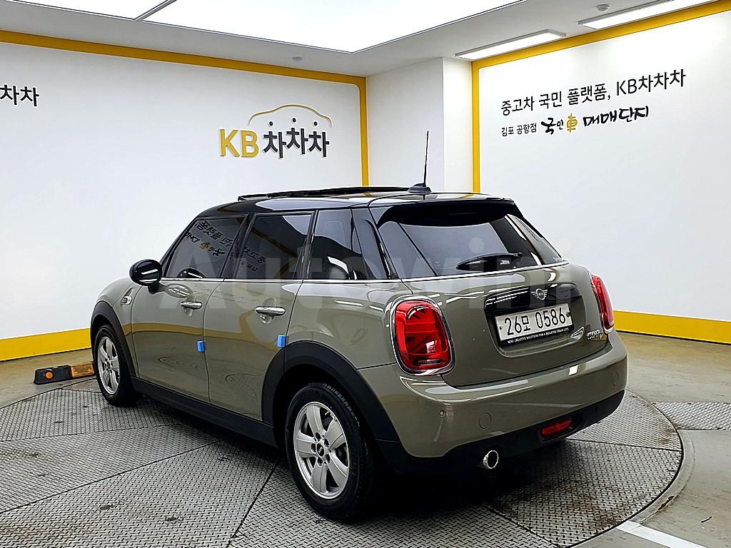 WMWXV310XKTF00748 2019 MINI COOPER D 1.5 5 DOOR 3RD GEN-3