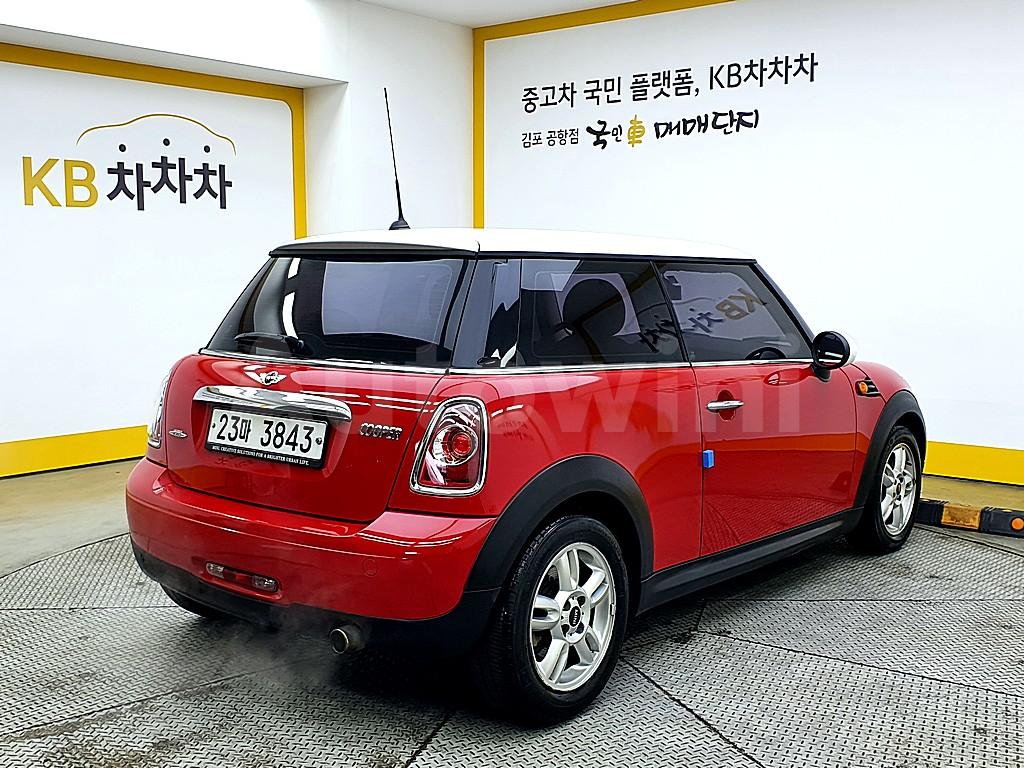 WMWSU3104BT200570 2011 MINI COOPER 1.6 SE-2