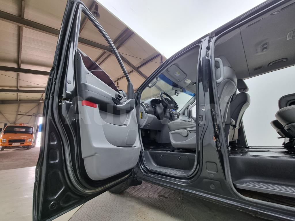2017 HYUNDAI  GRAND STAREX VERY GOOD CONDITION. - 32