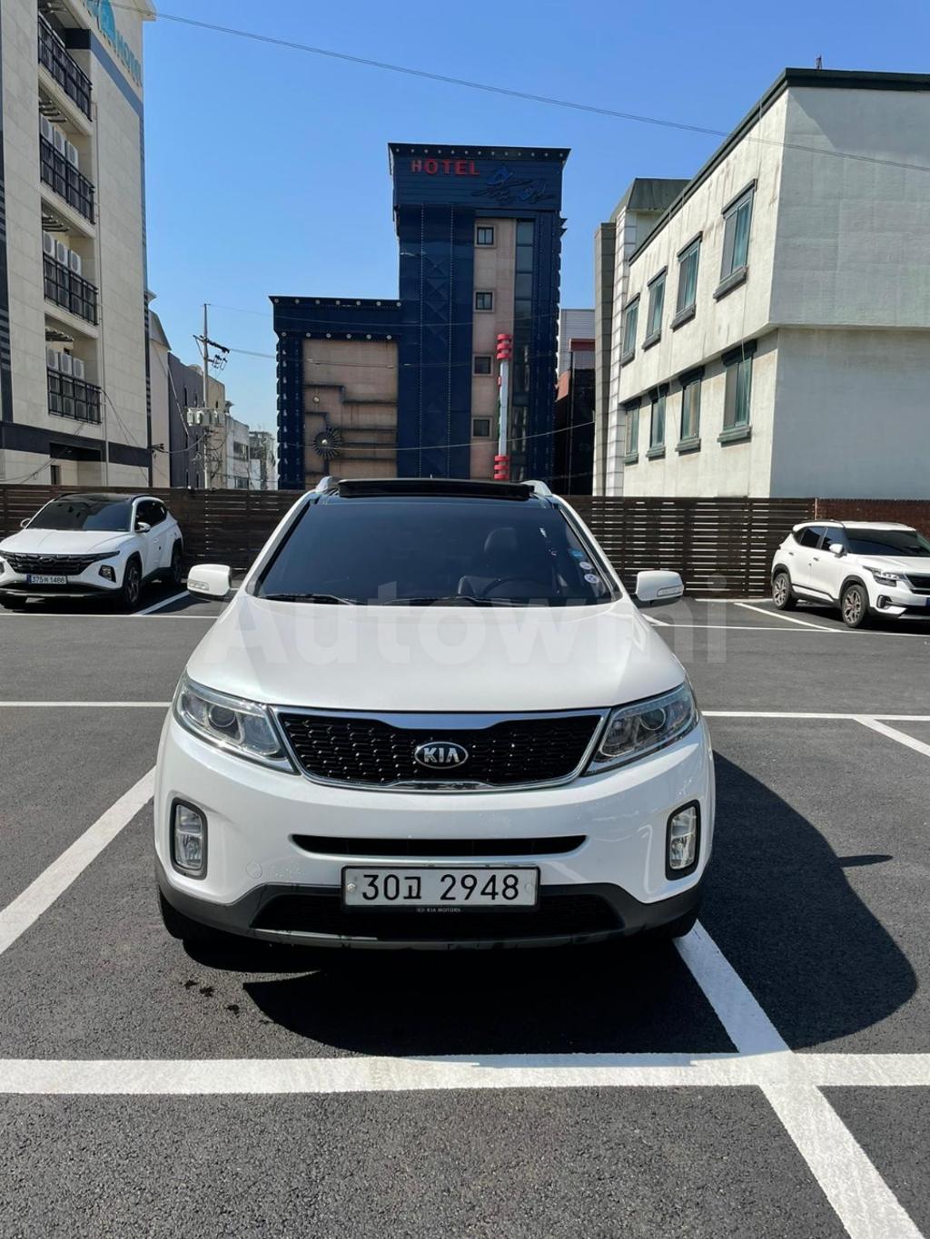 KNAKW815BEA479226   ?RE-CARVED VIN NUMBER  BUYERS NEED TO CHECK IF RE-CARVED VIN NUMBERS ARE ALLOWED IN THEIR COUNTRY TO AVOID CUSTOMS ISSUES BEFORE BOOKING. 2014 KIA  SORENTO R TLX LIMITED-0