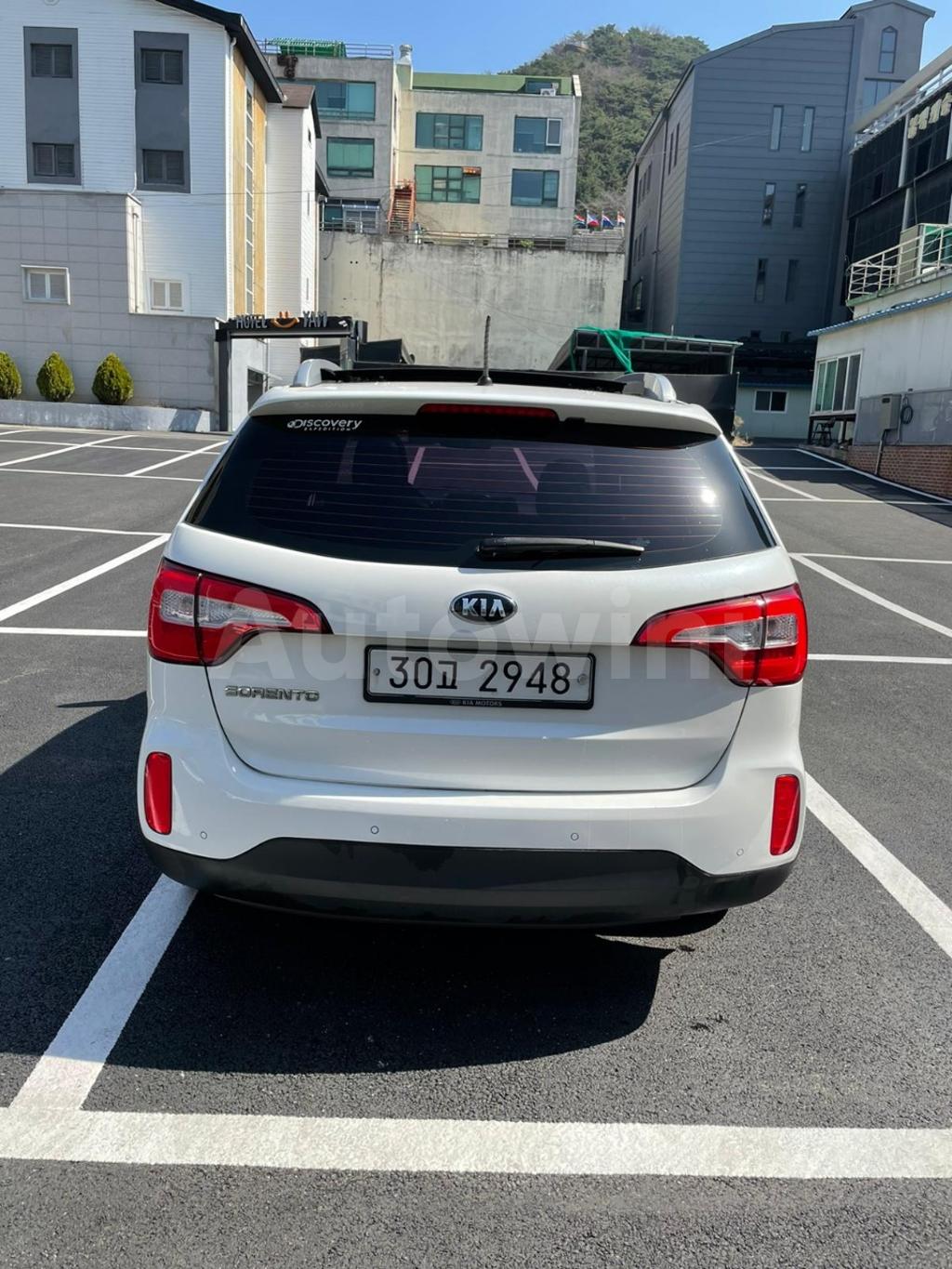 KNAKW815BEA479226   ?RE-CARVED VIN NUMBER  BUYERS NEED TO CHECK IF RE-CARVED VIN NUMBERS ARE ALLOWED IN THEIR COUNTRY TO AVOID CUSTOMS ISSUES BEFORE BOOKING. 2014 KIA  SORENTO R TLX LIMITED-3