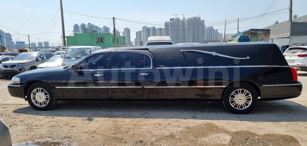 2010 LINCOLN TOWN CAR A/T - 8