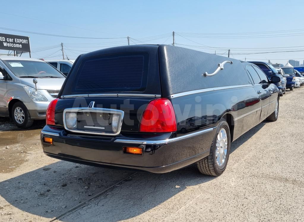 2010 LINCOLN TOWN CAR A/T - 10