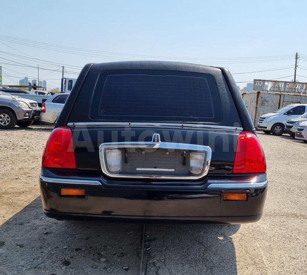 2010 LINCOLN TOWN CAR A/T - 11