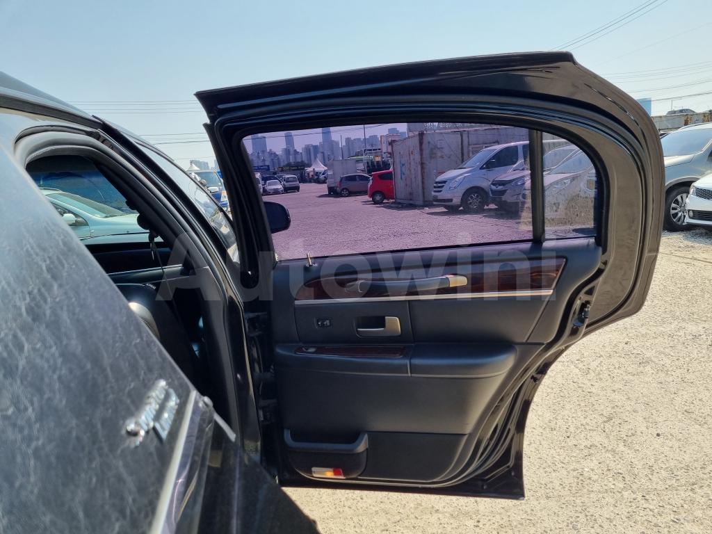 2010 LINCOLN TOWN CAR A/T - 25