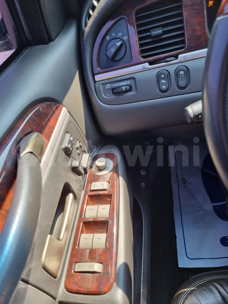 2010 LINCOLN TOWN CAR A/T - 27