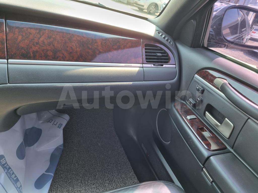 2010 LINCOLN TOWN CAR A/T - 33