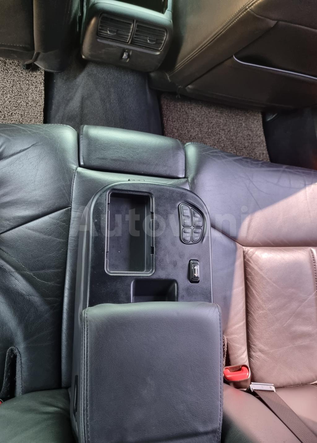 2010 LINCOLN TOWN CAR A/T - 36