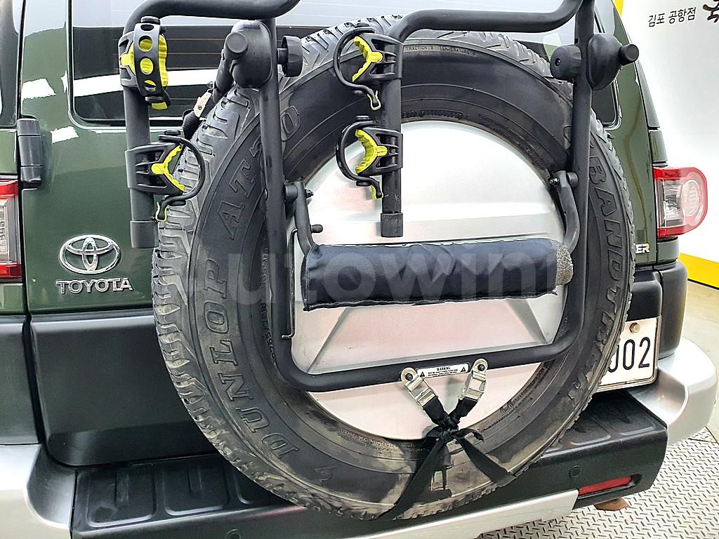 2014 TOYOTA FJ CRUISER 4WD V6 - 17