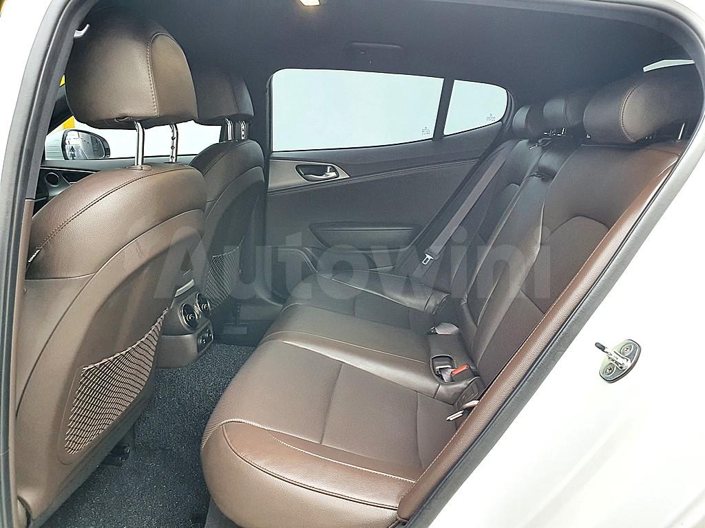 2020 KIA STINGER 2.0 TURBO 2WD PLATINUM - 9
