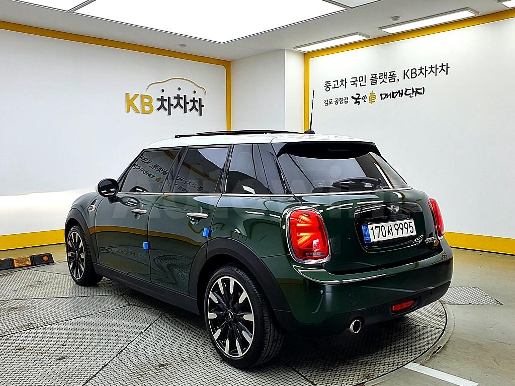 WMWXT3108J2G02057 2018 MINI COOPER D 1.5 5 DOOR 3RD GEN-3