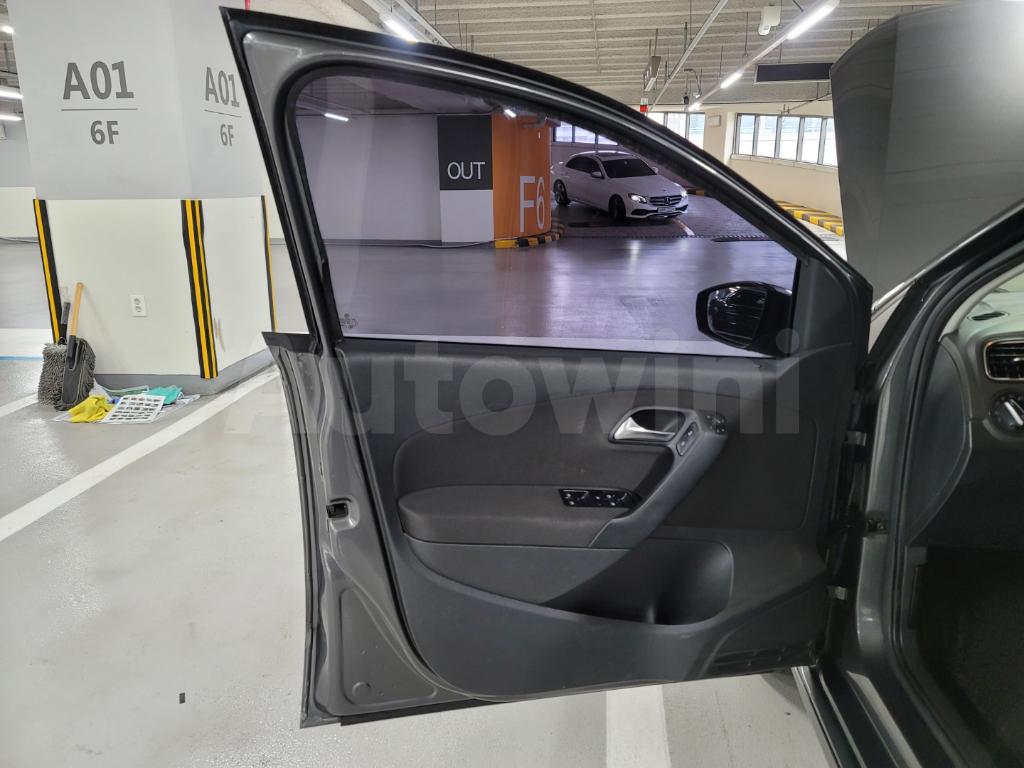 2013 VOLKSWAGEN POLO 1.6TDI R-LINE / NAVI*BEST CAR* - 13