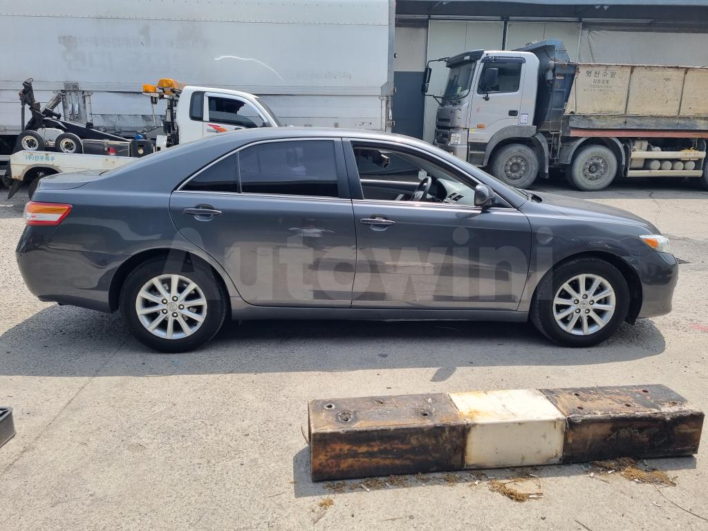 2011 TOYOTA CAMRY XLE - 7