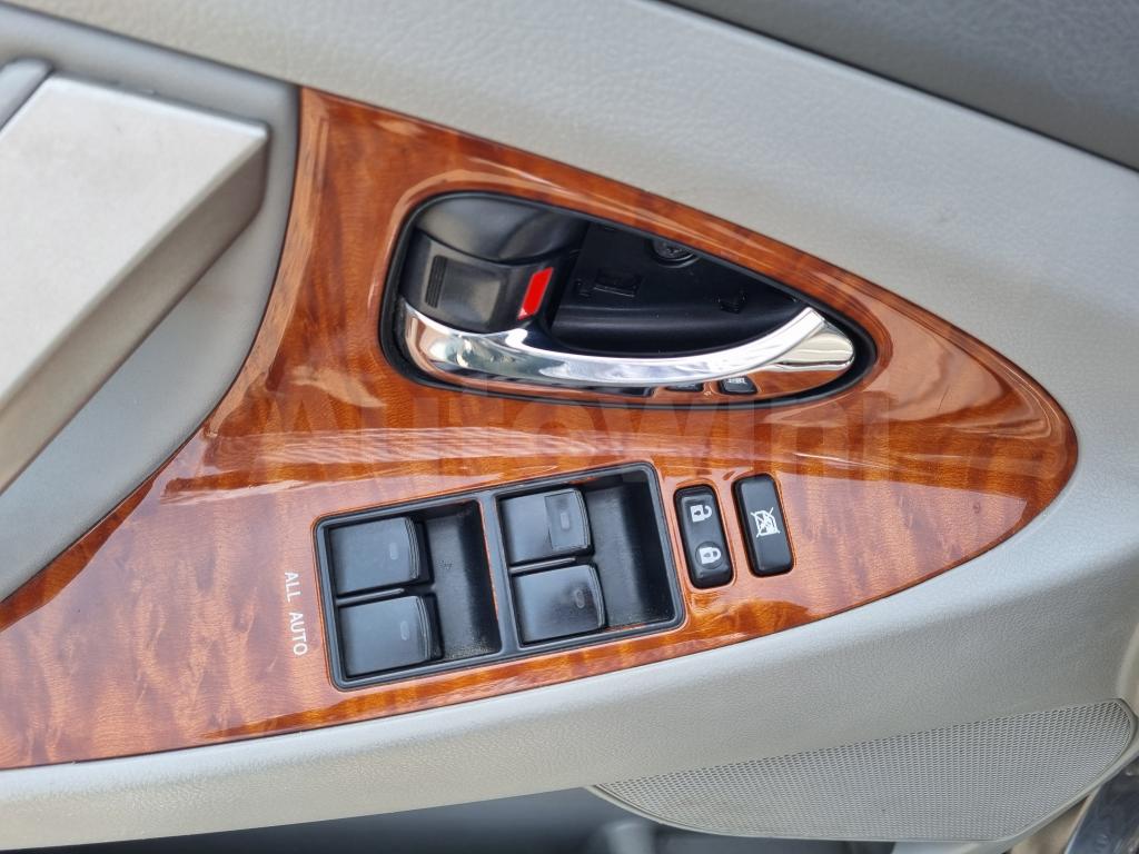 2011 TOYOTA CAMRY XLE - 9