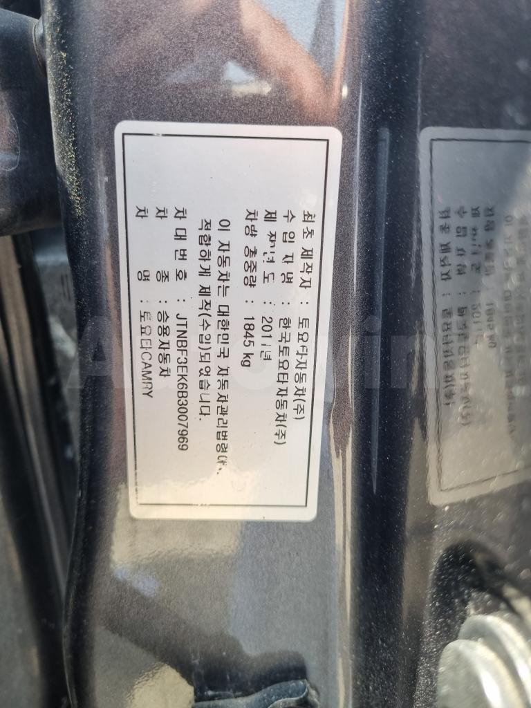 2011 TOYOTA CAMRY XLE - 11