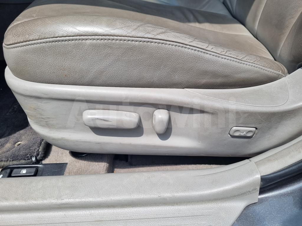 2011 TOYOTA CAMRY XLE - 12