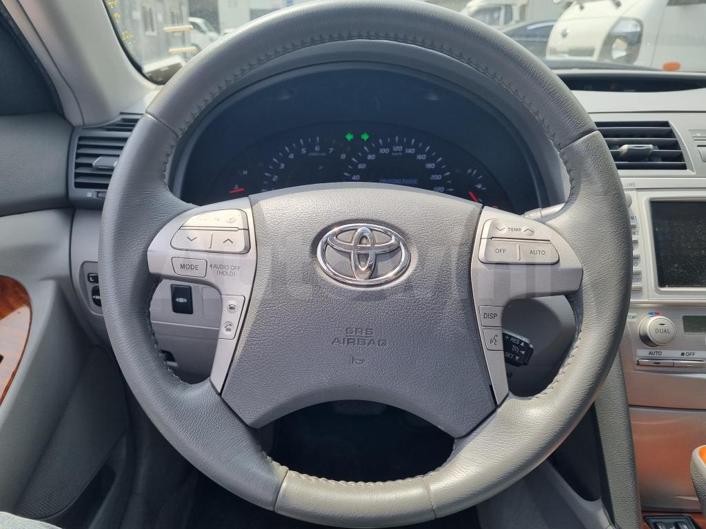 2011 TOYOTA CAMRY XLE - 13