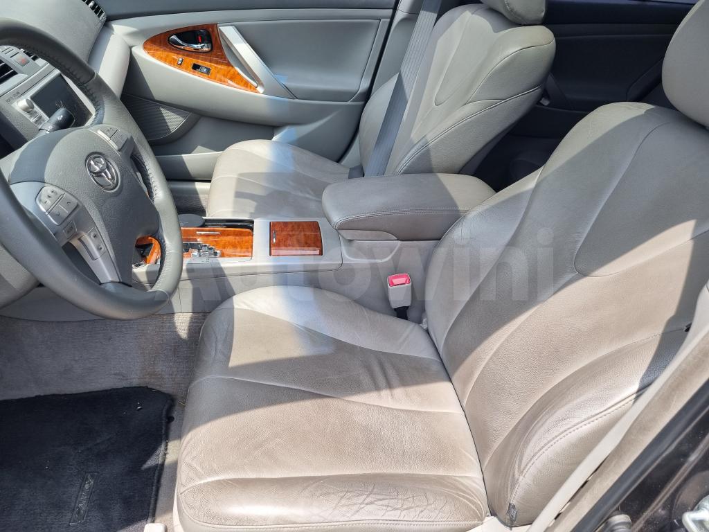2011 TOYOTA CAMRY XLE - 16